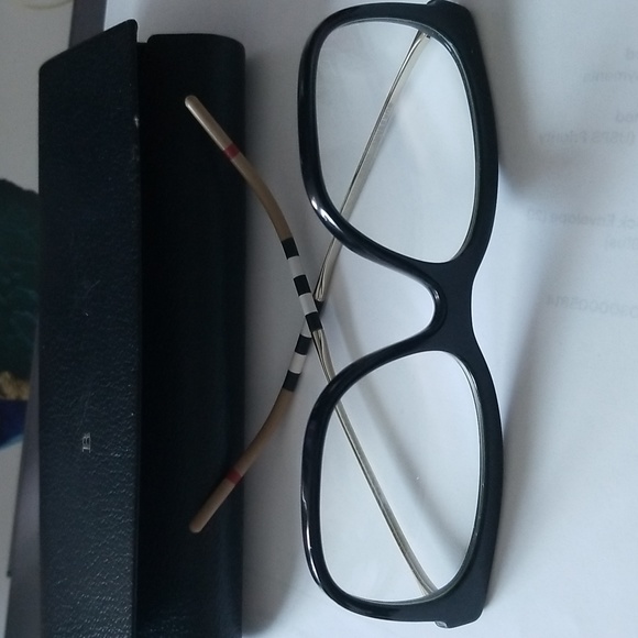 Burberry Made in Italy Eyewear & Case - Picture 11 of 16